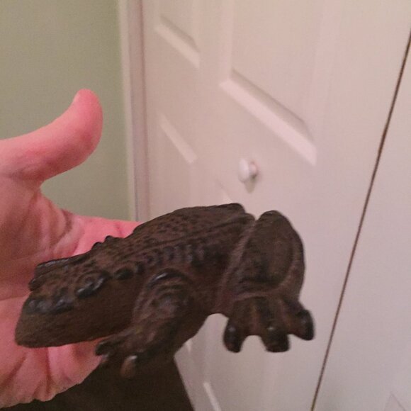 Cast Iron Frog Figurine Toad Statue Paperweight Garden Porch Pond Decor 4" - Picture 6 of 6